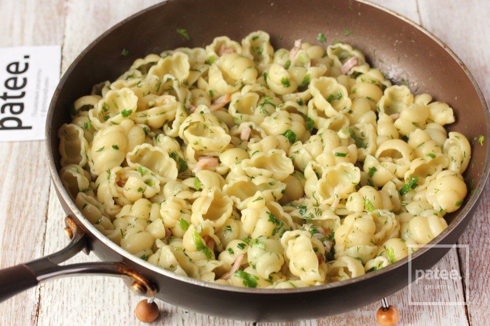 Паста с ветчиной и зеленью в яичной заливке - Шаг 14