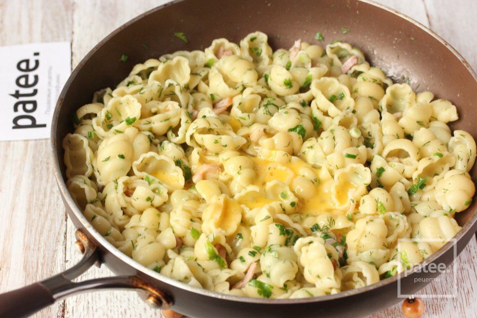 Паста с ветчиной и зеленью в яичной заливке - Шаг 15