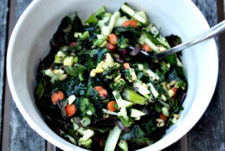 Салат из капусты с авокадо и яблоком