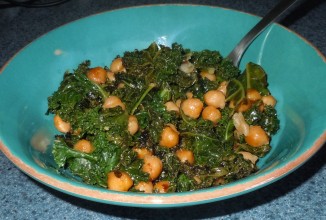 Капуста кале с нутом