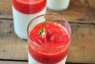 Панна котта с клубникой