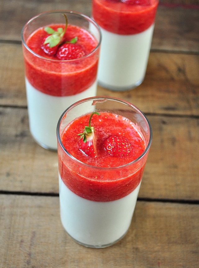 Панна котта с клубникой