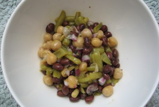 Салат из фасоли