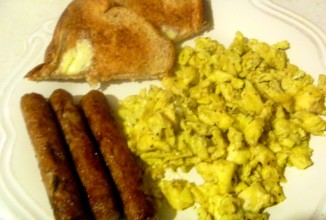 Яичница с сыром и соусом Песто