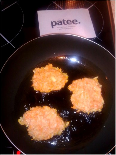 яблочно-морковные оладьи - Шаг 9