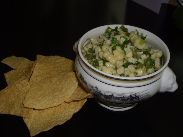 Кукурузный салат с халапеньо