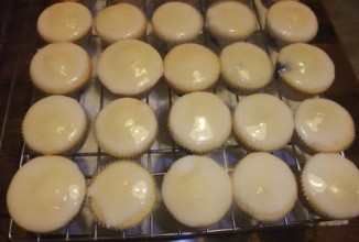 Черничные кексы с глазурью