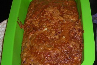 Малино-банановый кекс с орехами