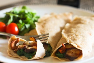 Блинчики с грибами и шпинатром