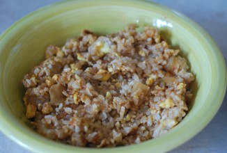 Рис с луком и яйцами