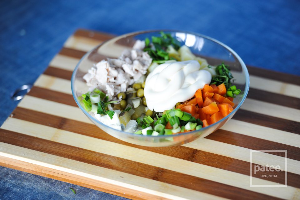 Салат Оливье с курицей - Шаг 9