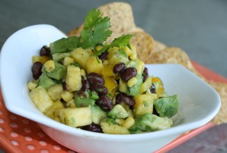 Сальса с авокадо и ананасом