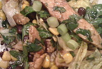 Куриный салат с бобами и кукурузой