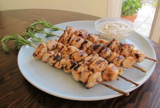 Куриный шашлык на веточках розмарина