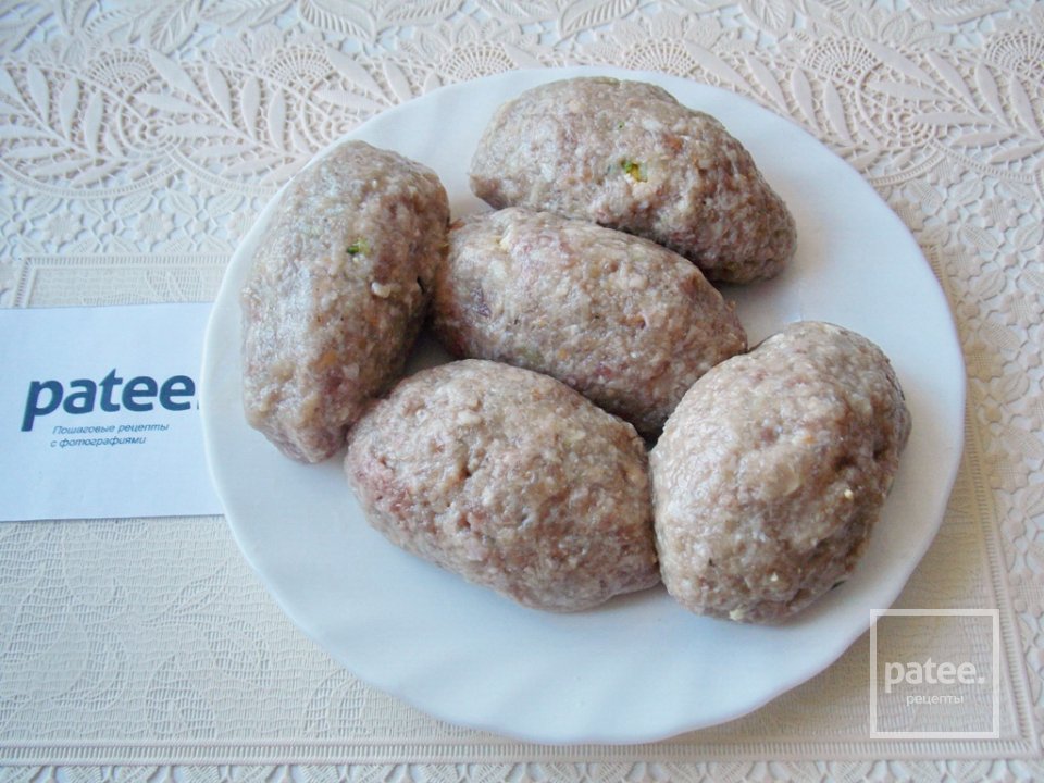 Мясные зразы с яйцом и зеленым луком - Шаг 8