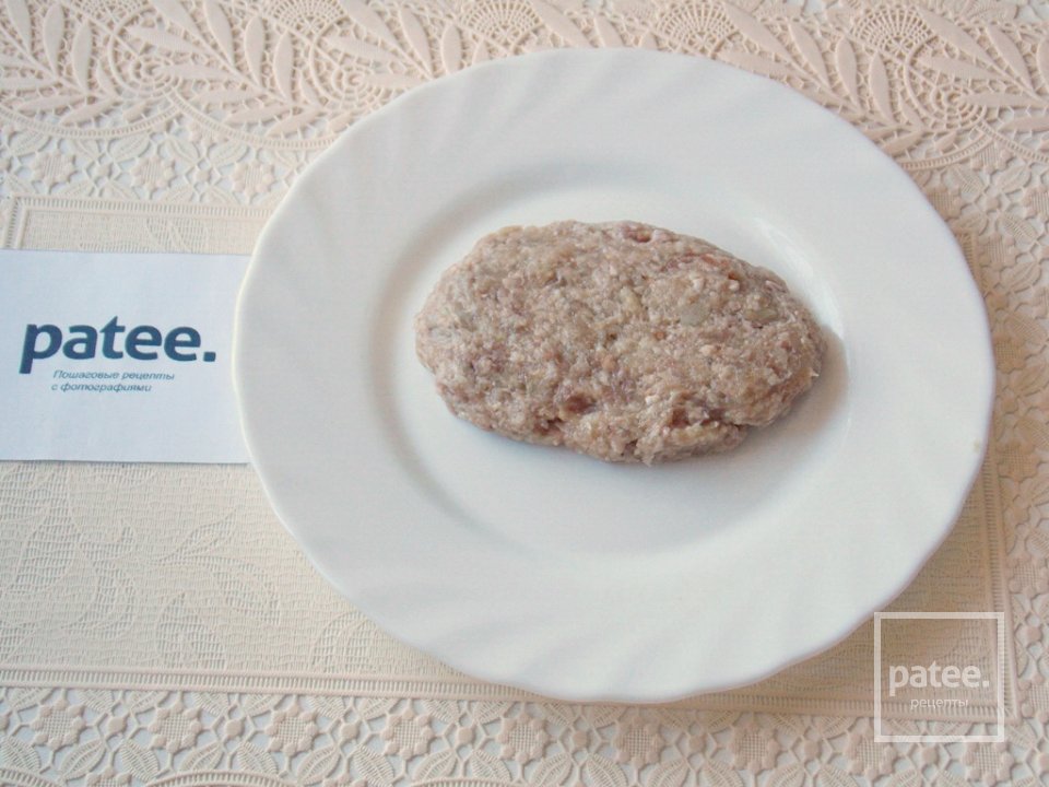 Мясные зразы с яйцом и зеленым луком - Шаг 6