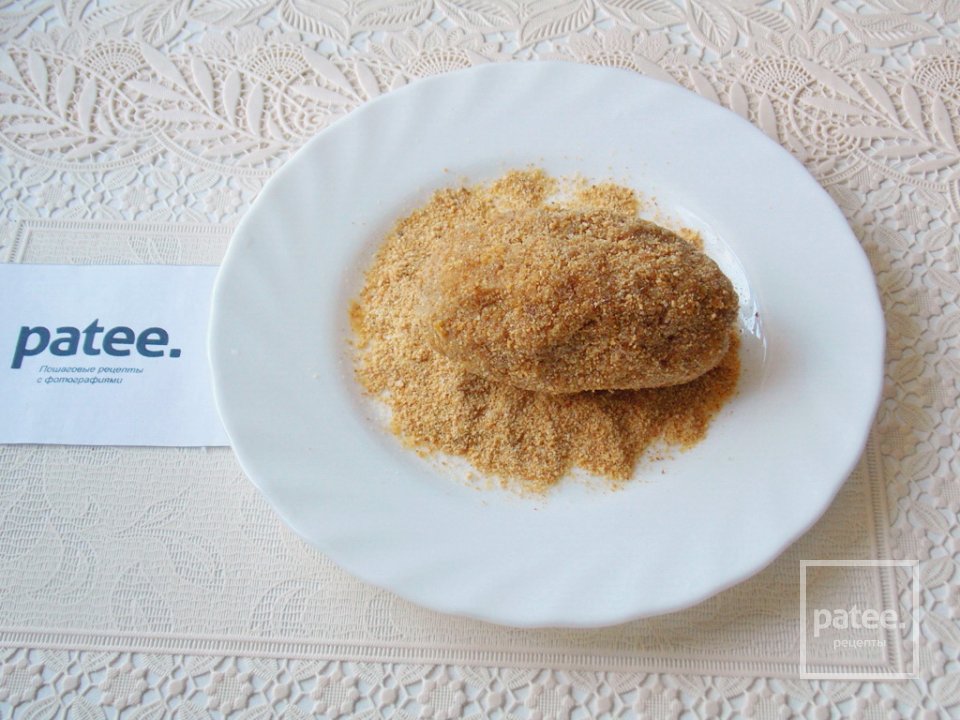 Мясные зразы с яйцом и зеленым луком - Шаг 10