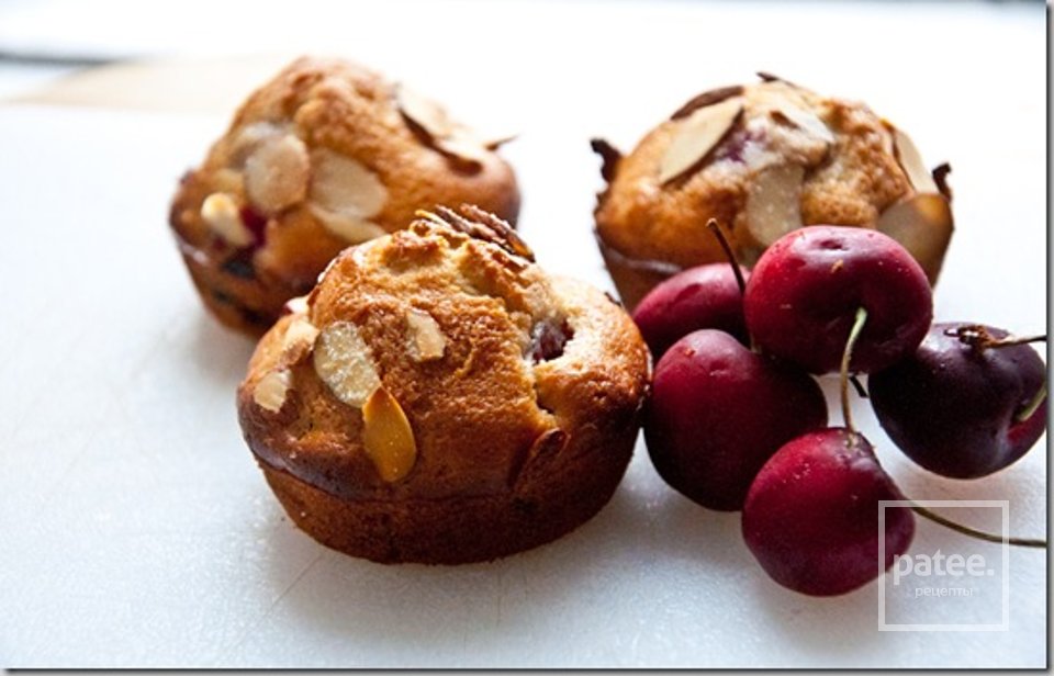 Кексы с вишней и миндалем - Шаг 9