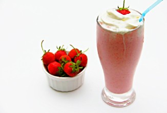 Молочный коктейль с клубникой
