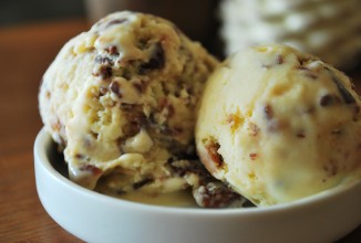 Мороженое с Амаретто и пеканом