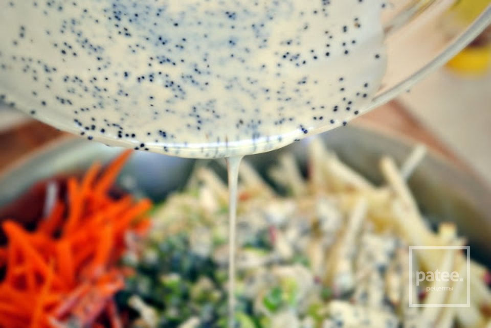 Салат из капусты и яблок с маком - Шаг 4