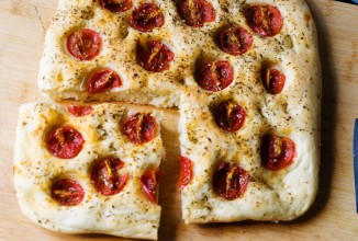 Фокачча с помидорами