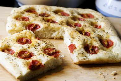 Фокачча с помидорами - приготовление