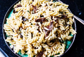 Паста с баклажаном и помидорами