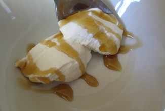 Греческий йогурт с кленовым сиропом