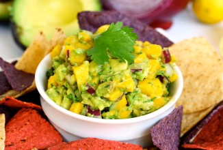 Сальса с манго  и авокадо