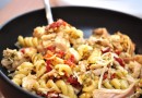 Паста с курицей и помидорами