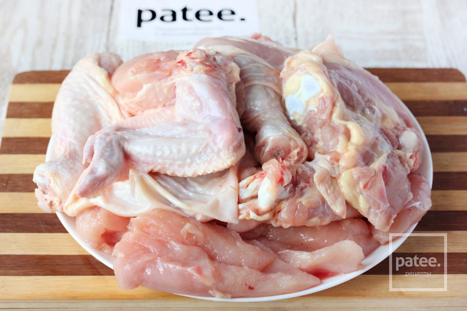 Курица, запечённая в сметане, с шампиньонами и чесноком - Шаг 2