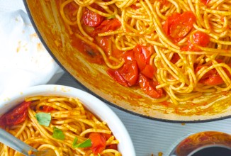 Спагетти с помидорами