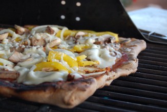 Пицца на гриле