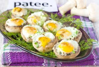 Перепелиные яйца, запечённые в шампиньонах