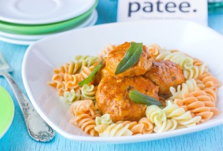 Куриные тефтели в сметанно-томатном соусе