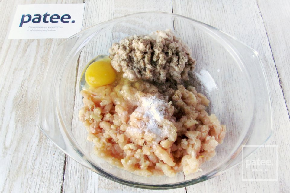 Куриные тефтели в сметанно-томатном соусе - Шаг 5