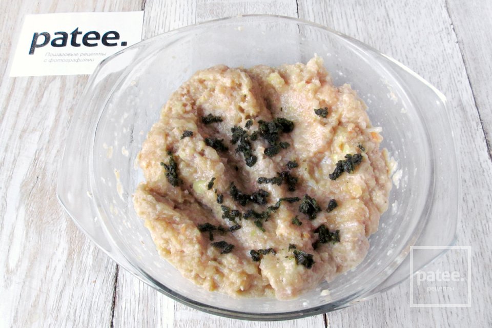 Куриные тефтели в сметанно-томатном соусе - Шаг 8