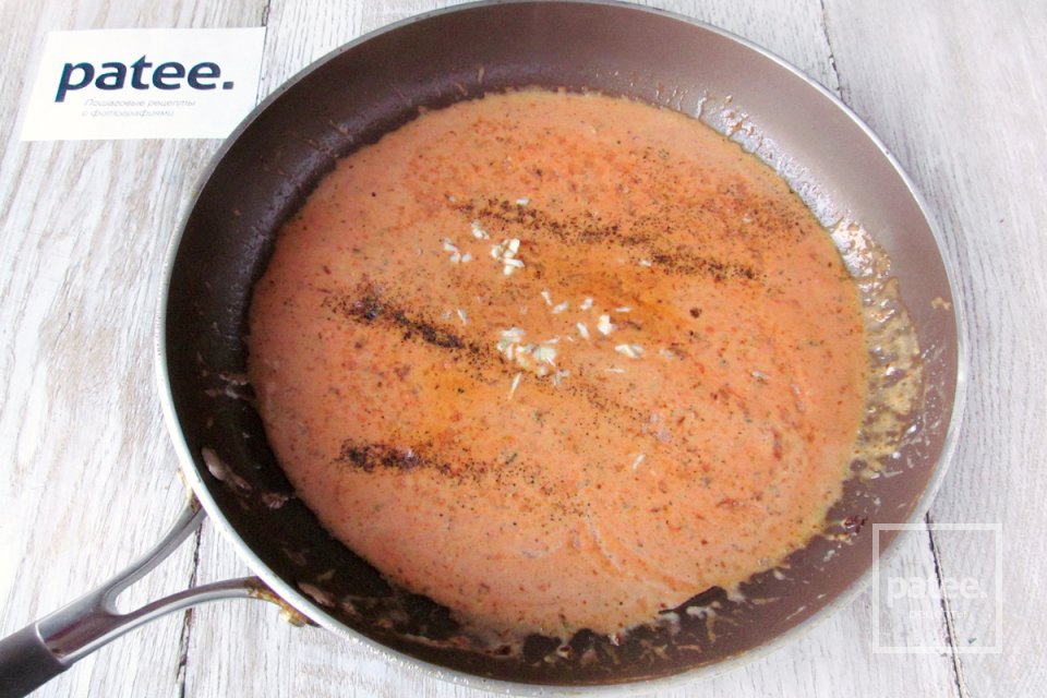 Куриные тефтели в сметанно-томатном соусе - Шаг 12