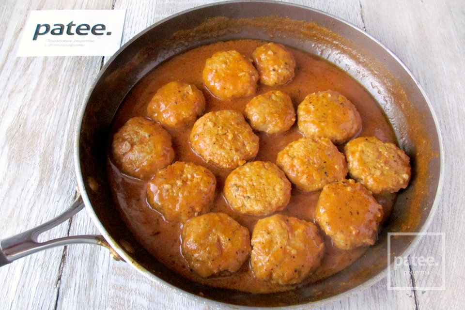 Куриные тефтели в сметанно-томатном соусе - Шаг 15