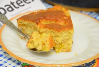 Пирог со сливами и фундуком