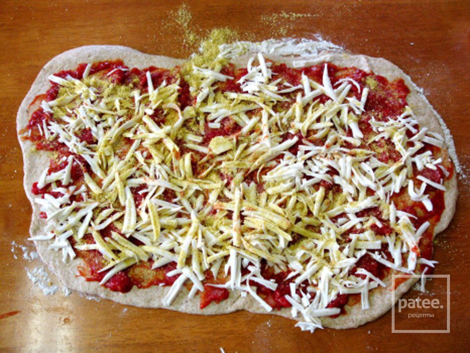 Пицца-ролл с травами и чесноком - Шаг 8