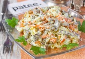 Салат с сердцем, яйцами и овощами