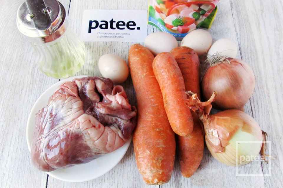 Салат с сердцем, яйцами и овощами - Шаг 1