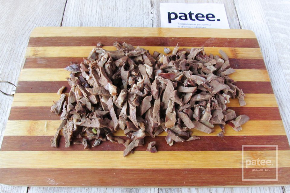 Салат с сердцем, яйцами и овощами - Шаг 3