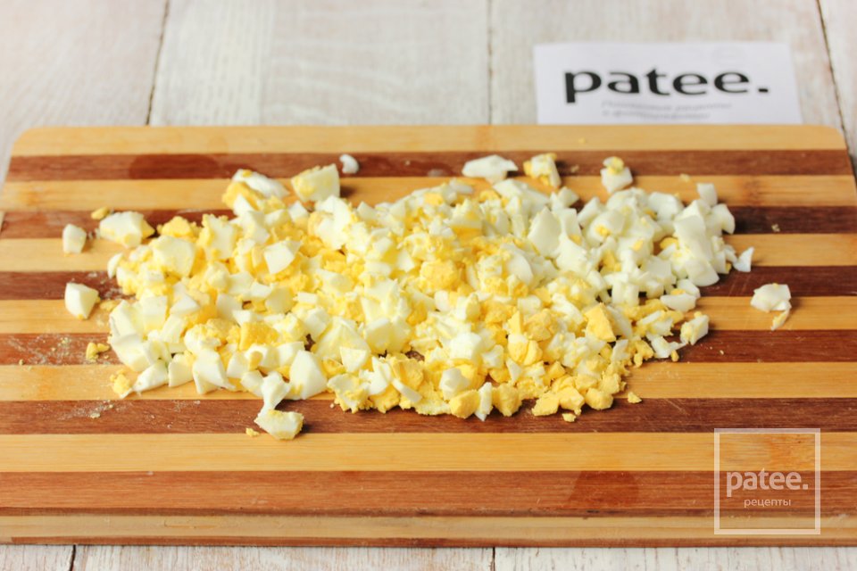 Салат с сердцем, яйцами и овощами - Шаг 8