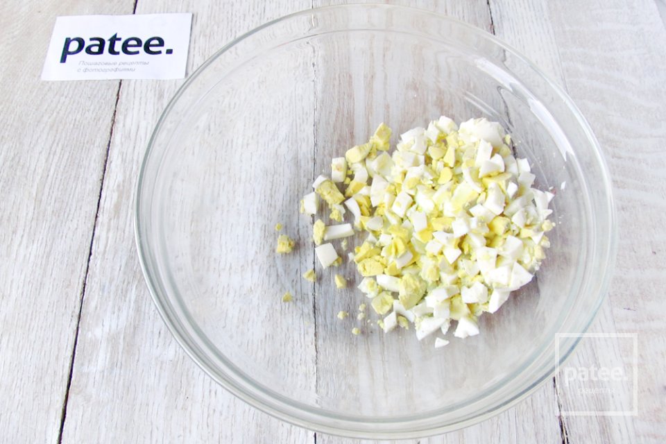 Салат с сердцем, яйцами и овощами - Шаг 9