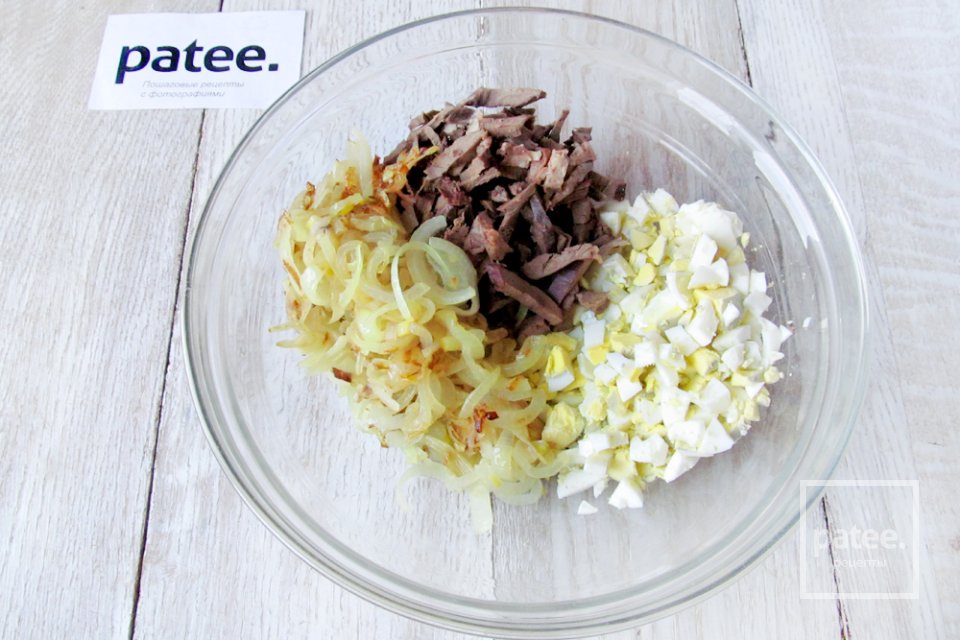 Салат с сердцем, яйцами и овощами - Шаг 11