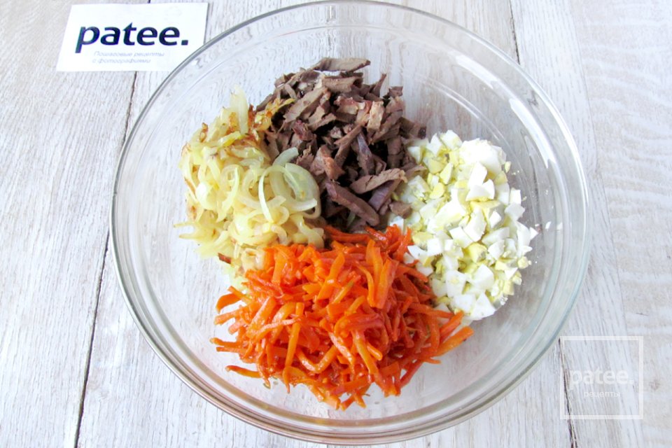 Салат с сердцем, яйцами и овощами - Шаг 12