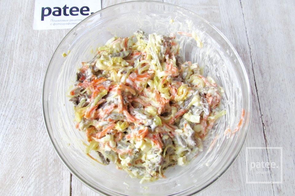 Салат с сердцем, яйцами и овощами - Шаг 13